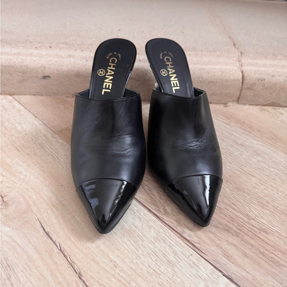 Authentic CHANEL Pearl Black Leather Pearl Heels Pumps CC Mule